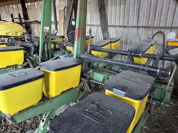 Image of John Deere 7200 equipment image 3