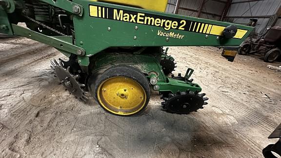 Image of John Deere 7200 equipment image 3