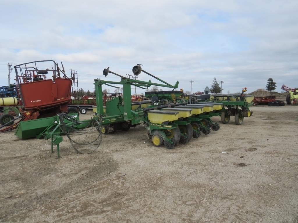 Image of John Deere 7200 Primary image