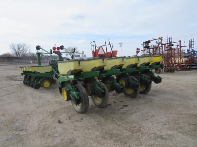 Image of John Deere 7200 equipment image 3