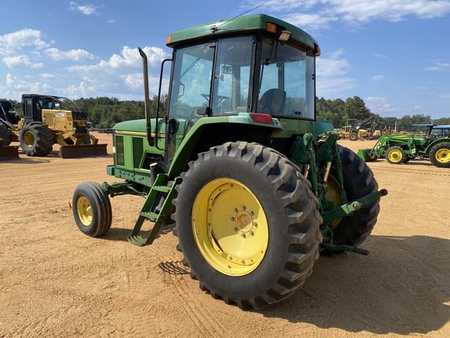 Image of John Deere 7200 equipment image 1