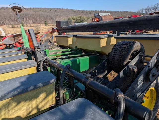 Image of John Deere 7240 equipment image 3