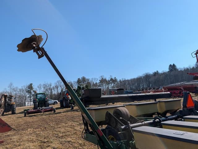 Image of John Deere 7240 equipment image 2