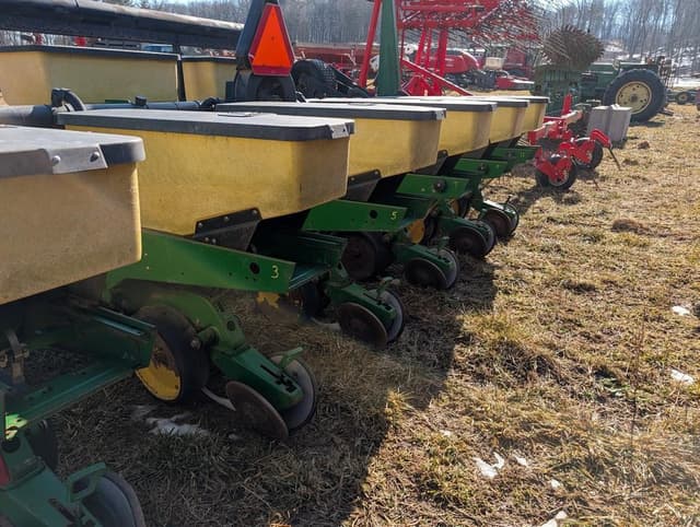 Image of John Deere 7240 equipment image 4