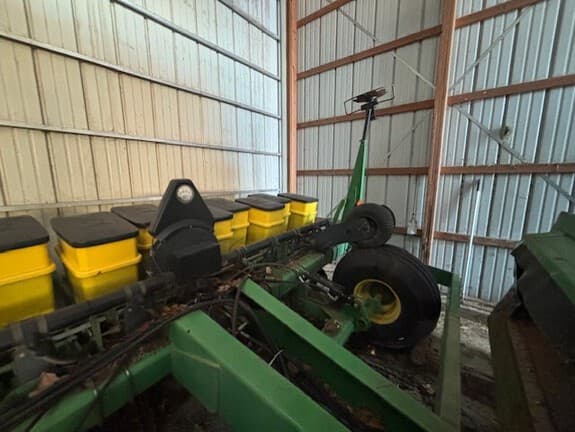 Image of John Deere 7240 Image 1