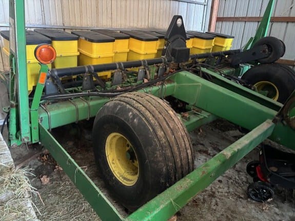 1994 John Deere 7240 Equipment Image0