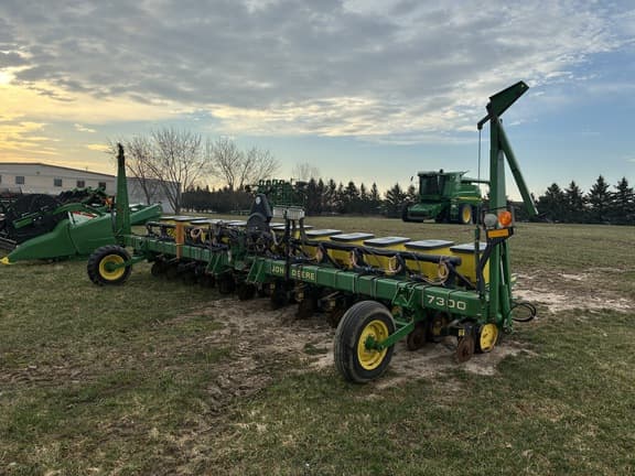 Image of John Deere 7300 Primary image