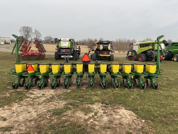 Image of John Deere 7300 equipment image 3