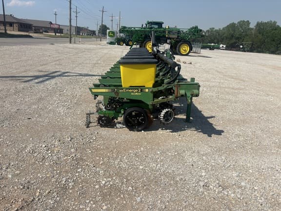 Image of John Deere 7300 equipment image 4