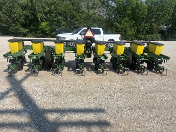 Image of John Deere 7300 equipment image 2
