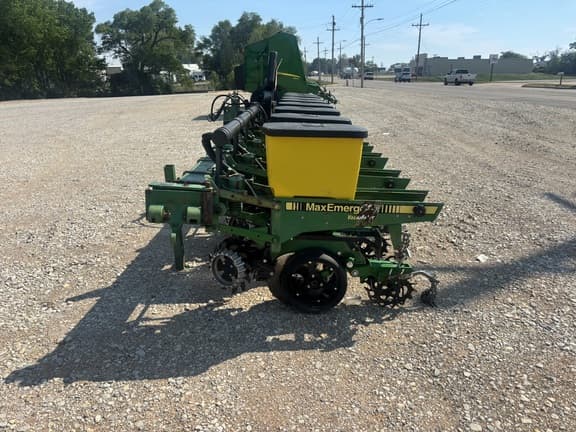 Image of John Deere 7300 equipment image 3