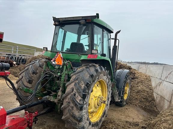 Image of John Deere 7400 equipment image 3