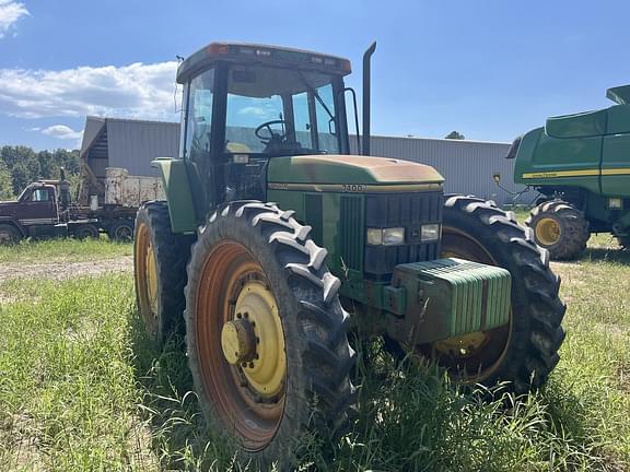 Image of John Deere 7400 Primary image