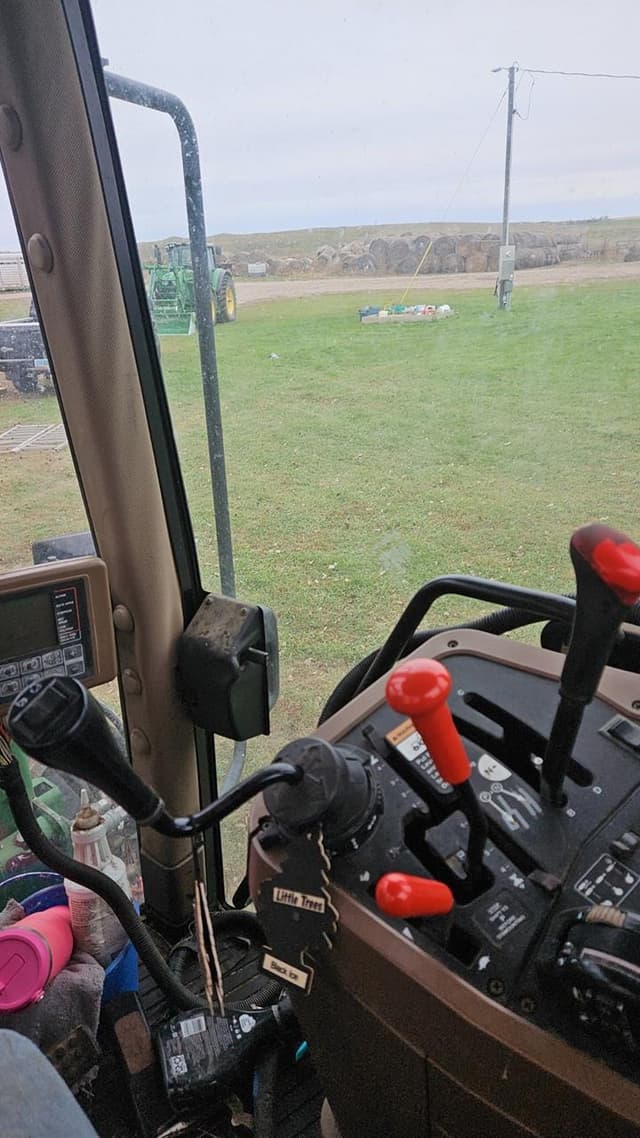 Image of John Deere 7400 equipment image 3