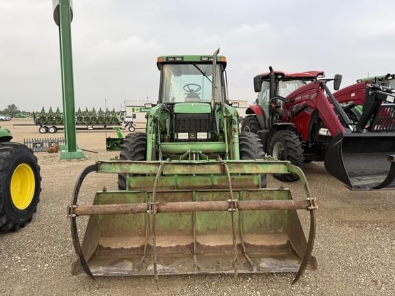 Image of John Deere 7400 equipment image 2