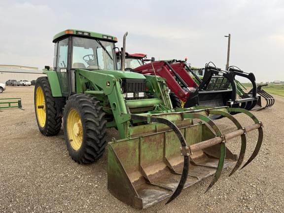Image of John Deere 7400 equipment image 1