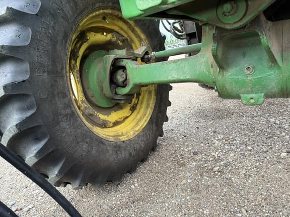 Image of John Deere 7400 equipment image 4
