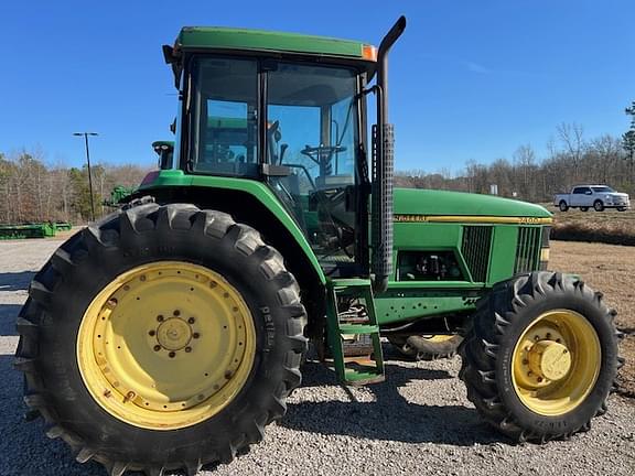 Image of John Deere 7400 equipment image 1