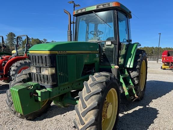 Image of John Deere 7400 equipment image 3