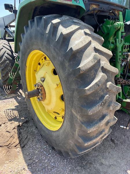 Image of John Deere 7400 equipment image 4