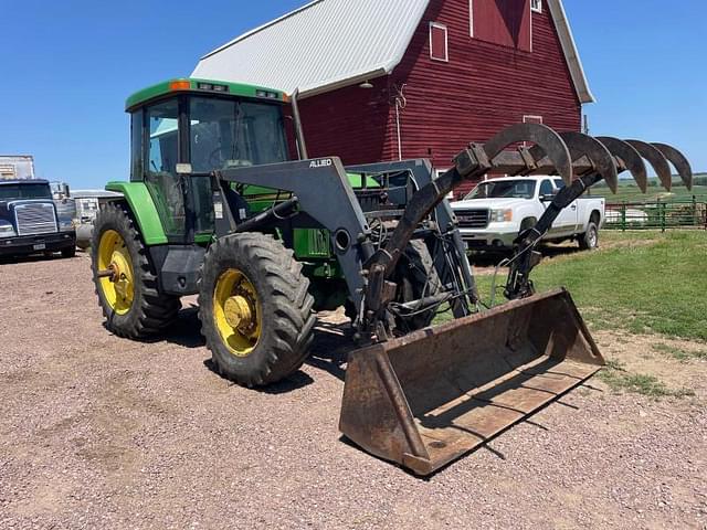 Image of John Deere 7400 equipment image 1