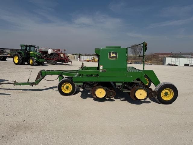 Image of John Deere 750 equipment image 1