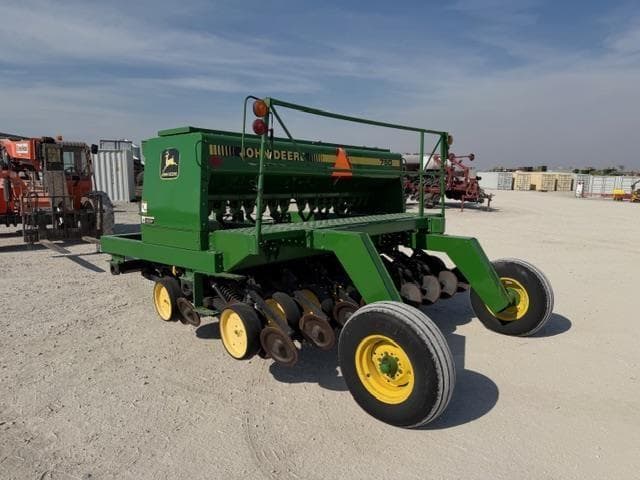 Image of John Deere 750 equipment image 2