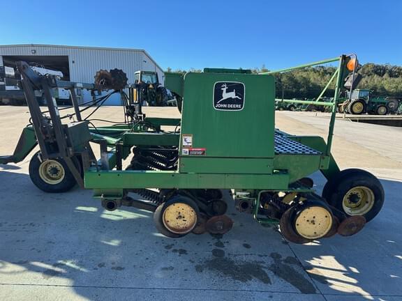 Image of John Deere 750 equipment image 1