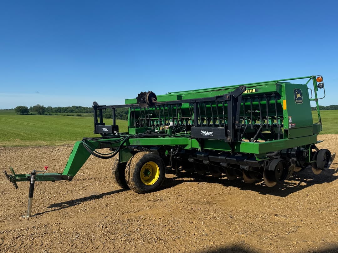 Image of John Deere 750 Image 1