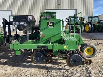 Main image John Deere 750