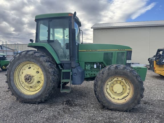 Image of John Deere 7600 equipment image 1