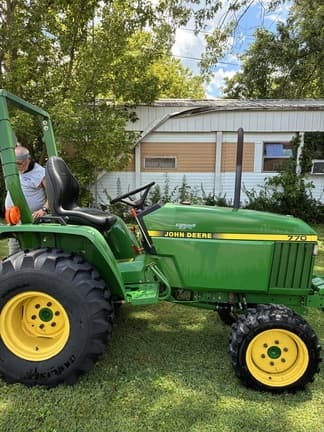Image of John Deere 770 equipment image 1