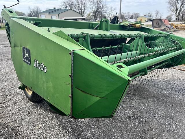 Image of John Deere 820 equipment image 2