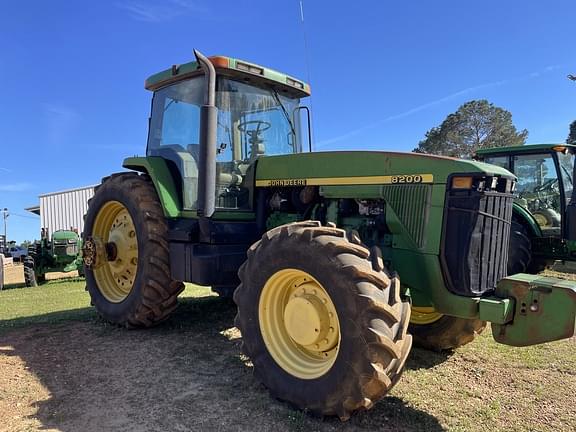 Image of John Deere 8200 Primary image