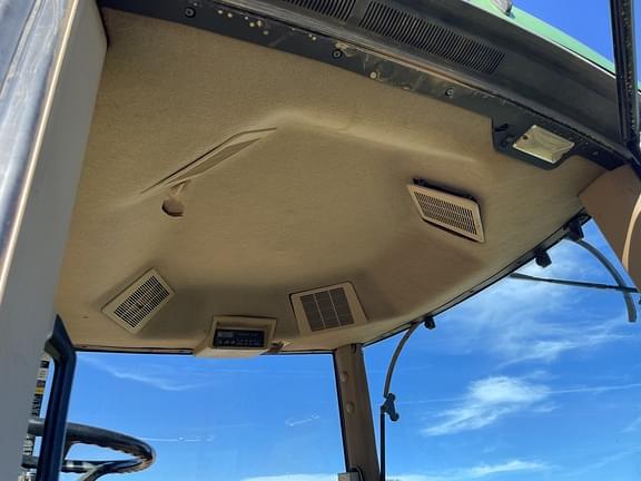 Image of John Deere 8200 equipment image 1