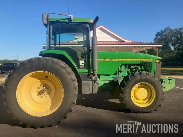 Image of John Deere 8200 equipment image 1