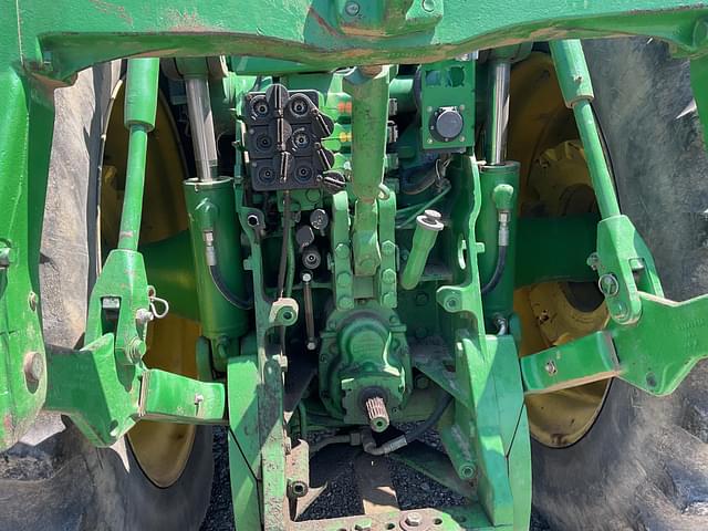Image of John Deere 8300 equipment image 4
