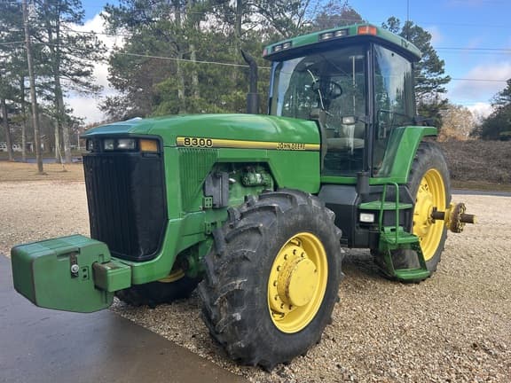 Image of John Deere 8300 equipment image 1