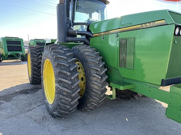 Image of John Deere 8570 equipment image 1