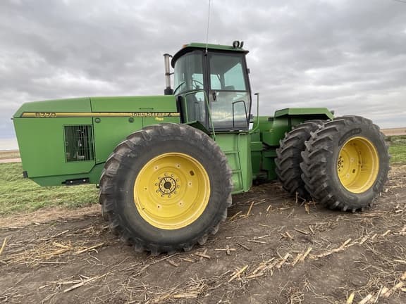 Image of John Deere 8770 equipment image 1