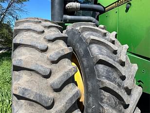 Main image John Deere 8770 12