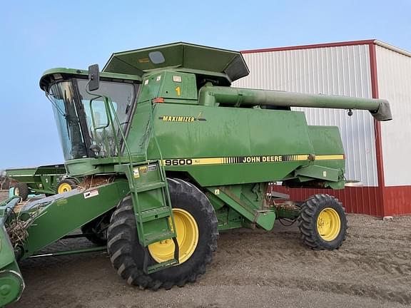 Image of John Deere 9600 equipment image 1