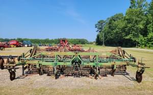 1994 KELLEY MANUFACTURING CO DIGGER 50534 6 ROW 36" Image