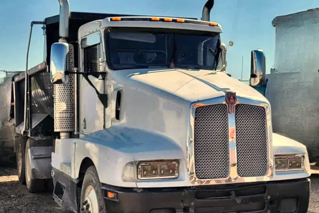 Image of Kenworth T600 equipment image 4