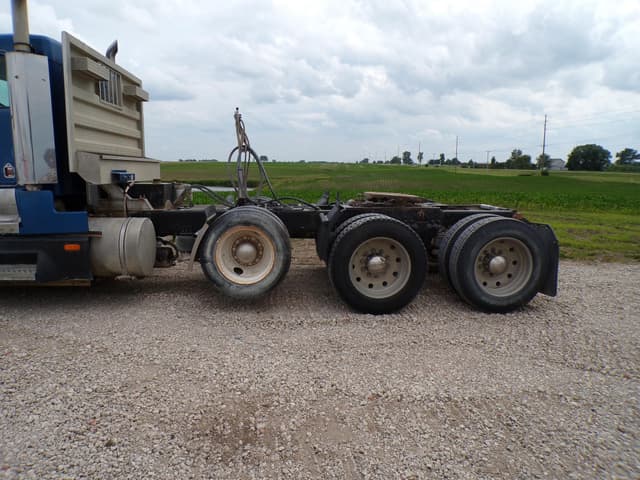 Image of Kenworth T600 equipment image 2