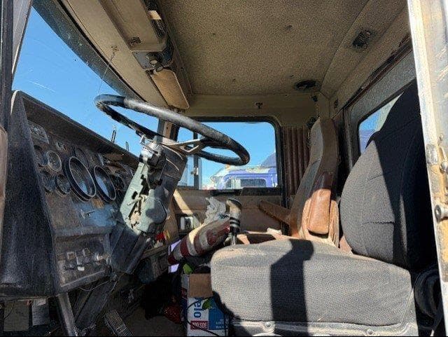 Image of Kenworth T600 equipment image 3