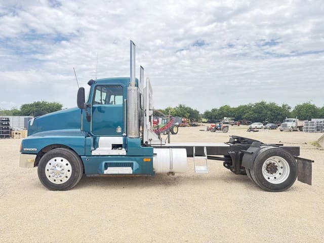 Image of Kenworth T600 equipment image 1