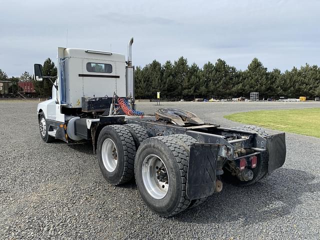 Image of Kenworth T600 equipment image 2