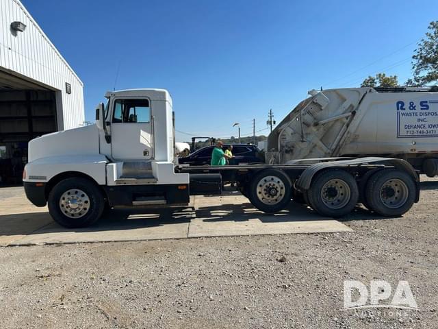 Image of Kenworth T600 equipment image 2