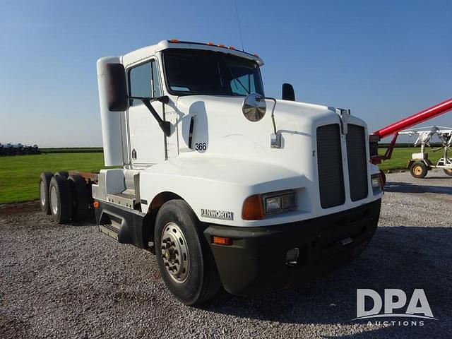 Image of Kenworth T600B equipment image 1